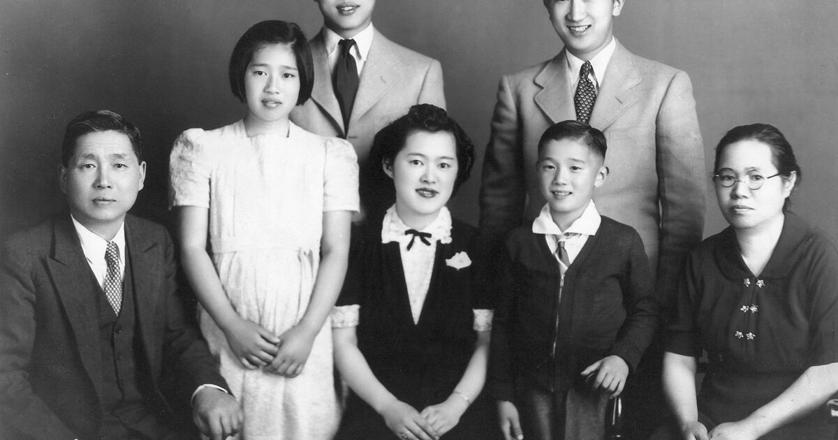 Hayır, Japon Amerikalı ailem İkinci Dünya Savaşı sırasında ‘gözaltına alınmadı’.  hapsedildiler