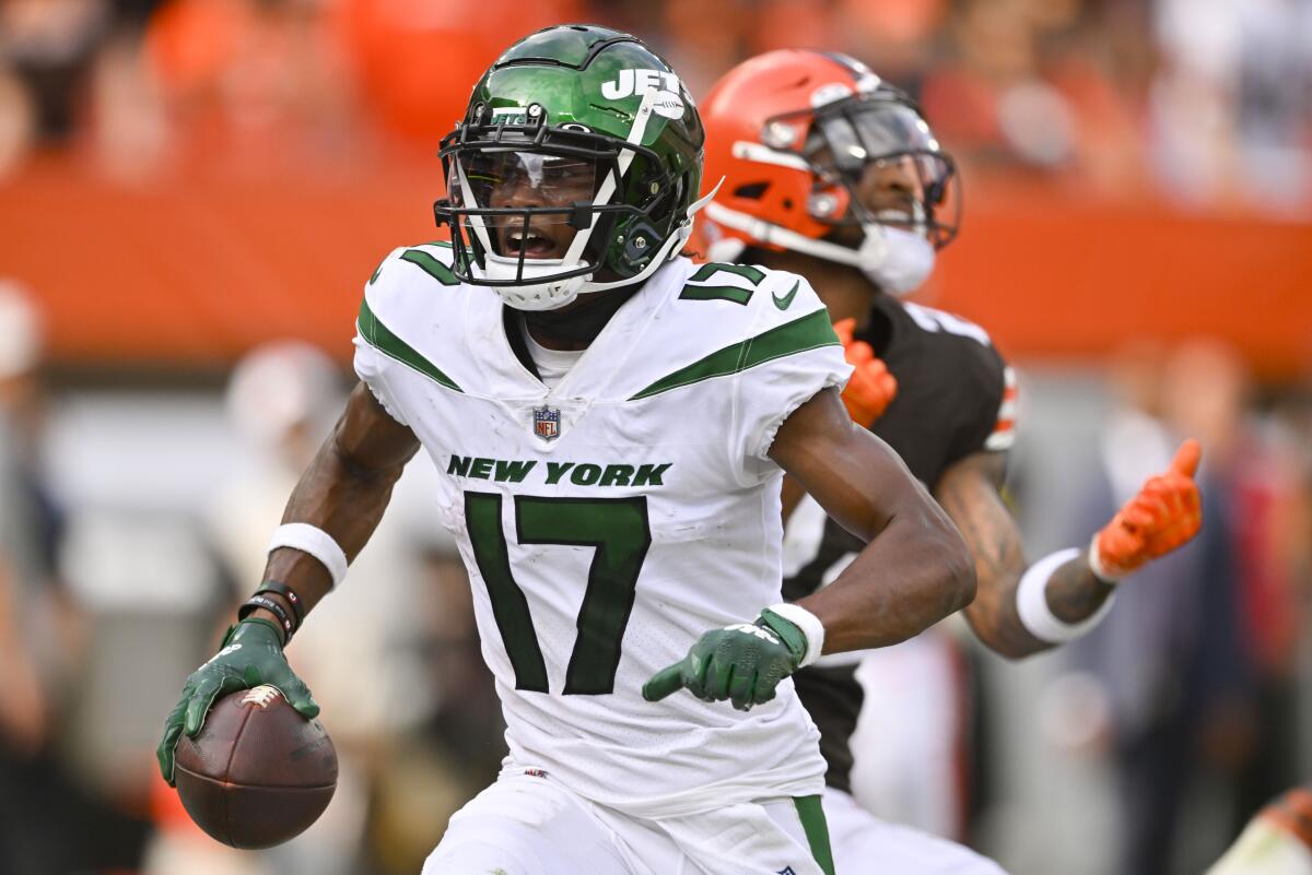 New York Jets: Wide receivers to re-sign, drop for 2019?