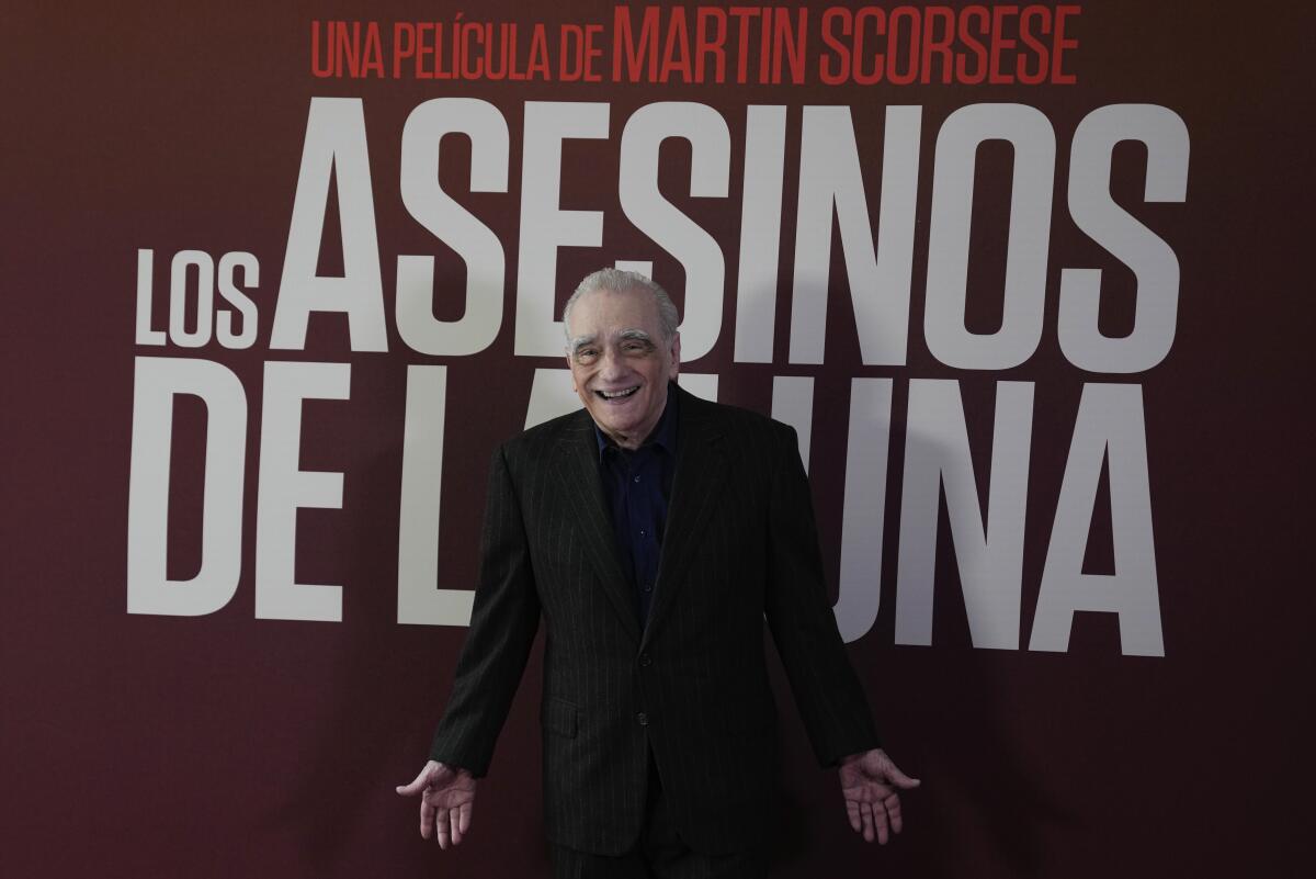 El director y productor Martin Scorsese gesticula durante una sesión fotográfica 