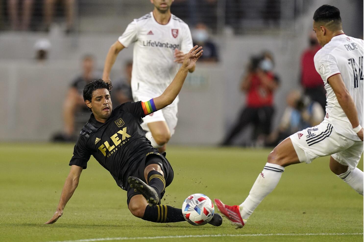 Carlos Vela anota su tercer gol de la temporada