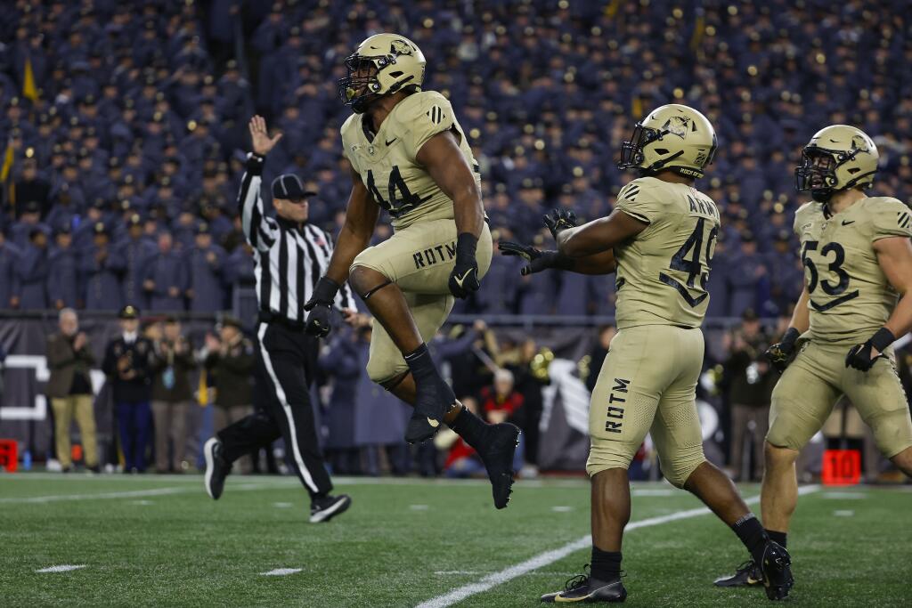 Army beats Navy with last-minute goal-line stand - Los Angeles Times
