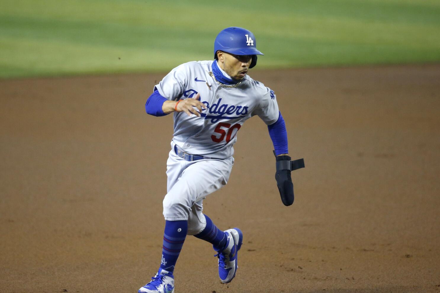 No task too small for Dodgers' Betts