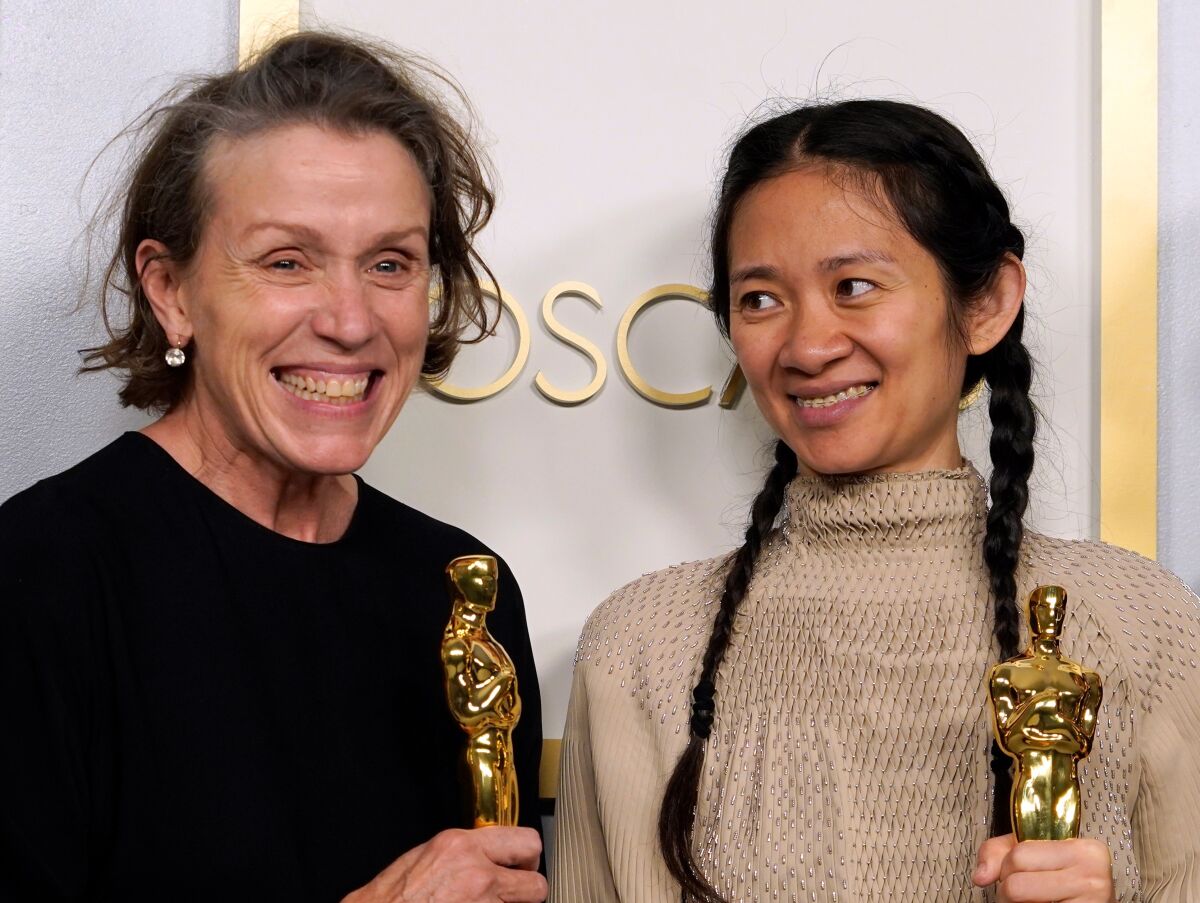 "Nomadland", Chloe Zhao y Frances McDormandse llevan tres Oscars y se convierten en las grandes triunfadoras