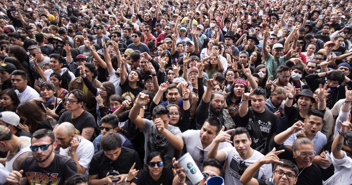 México celebra un importante festival de música a pesar de las preocupaciones por el coronavirus