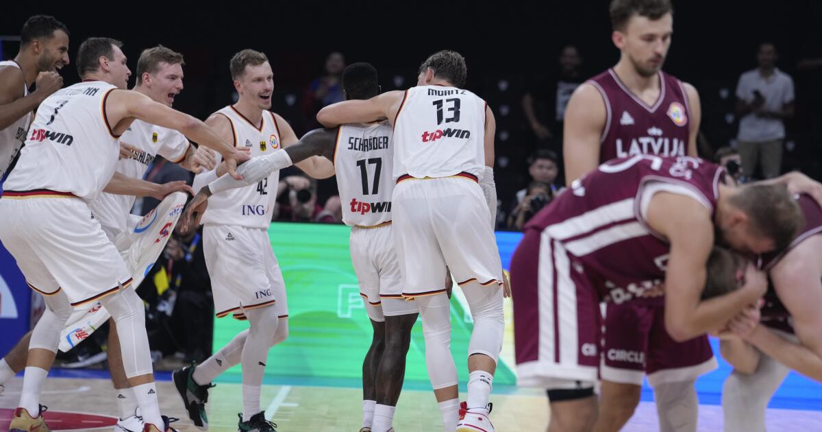 Vācija uzvar Latviju un nākamreiz FIBA ​​Pasaules kausa pusfinālā spēlēs ar ASV