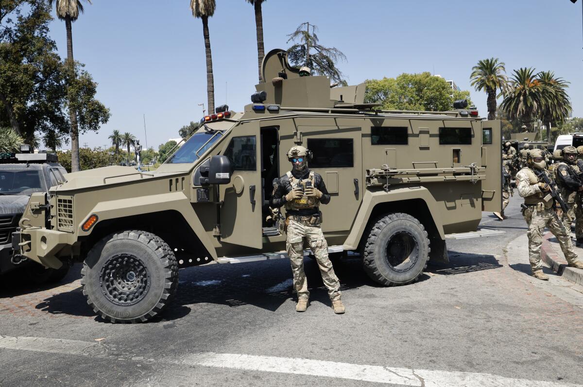 Commentary: In an L.A. park, Trump unleashed his latest show of farce: The Battle of the Photo Op - Los Angeles Times