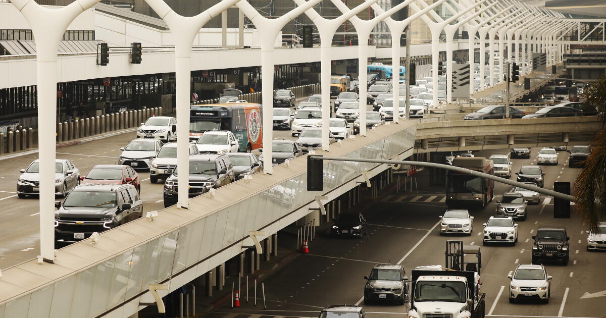 LAX berbat ama FlyAway otobüsü harika. Neden genişletmiyorsunuz?