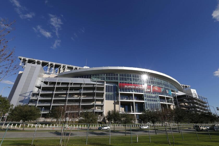 Vista de hoy, 31 de enero de 2017, del estadio NRG, sede de la edición 51 del Super Bowl, en Houston, Texas. El evento deportivo se llevará a cabo el próximo 5 de febrero entre Patriots de Nueva Inglaterra y Falcons de Atlanta. EFE/LARRY W. SMITH ** Usable by HOY and SD Only **