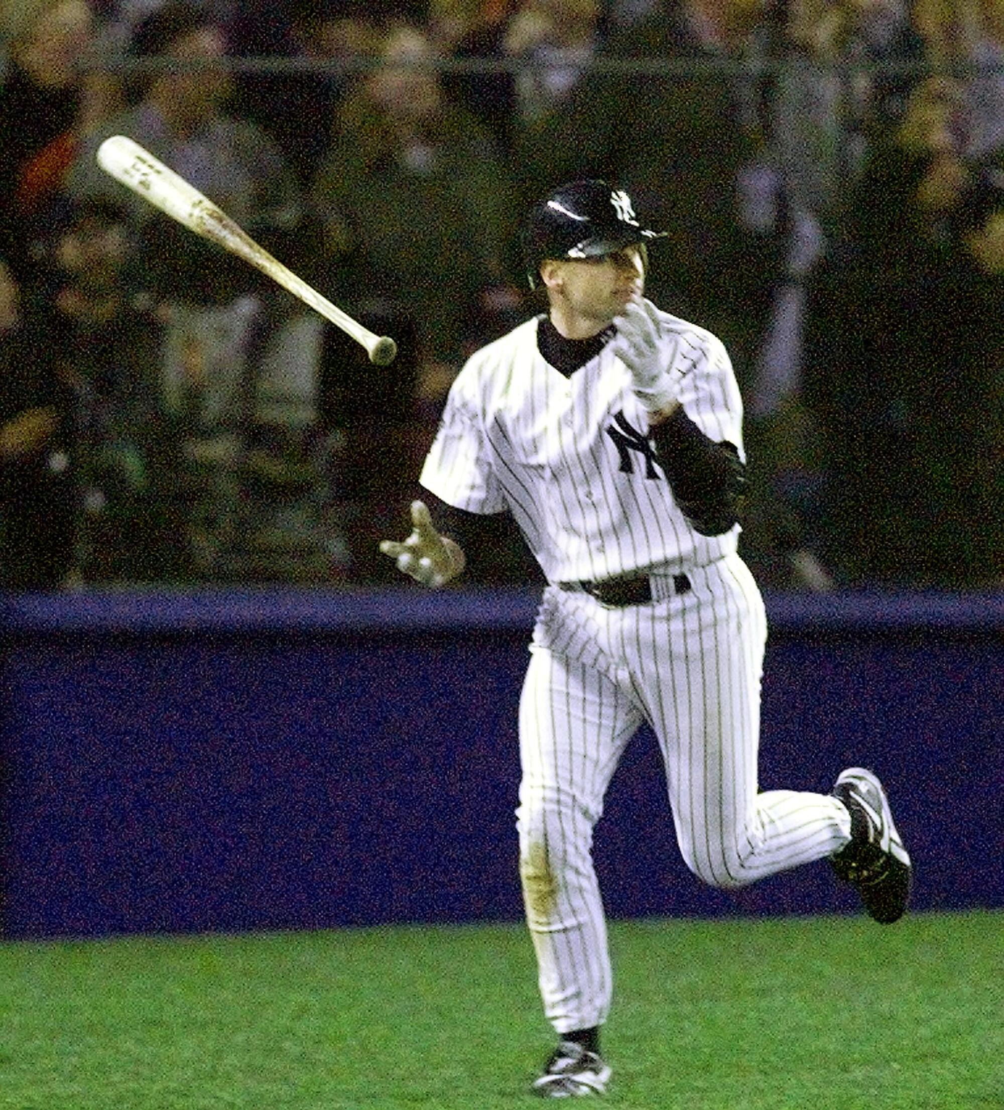 Tony Gwynn hits his first postseason homer in Game 1 of the 1998