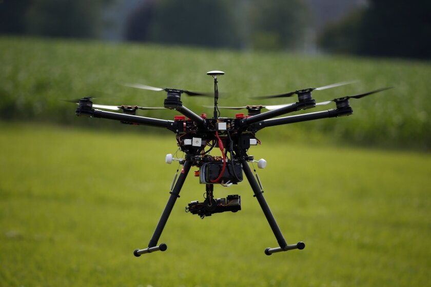 Concerned about rising reports of close calls and safety risks involving drones, the government announced it will require many of the increasingly popular unmanned aircraft to be registered.
