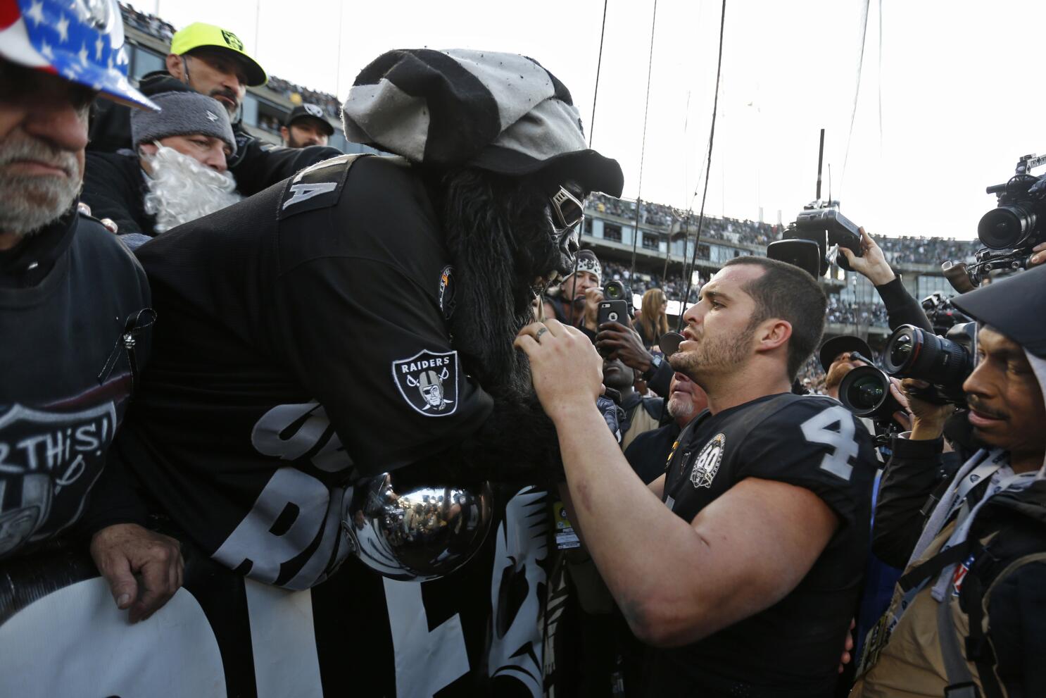 Raiders close out Oakland tenure with late-game collapse - The San