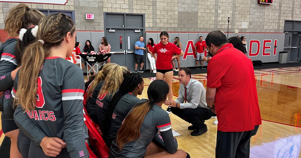 Mater Dei easily handles Mira Costa in battle of top prep girls volleyball