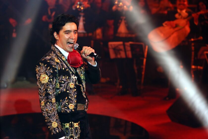 Álex Fernández se prepara para el Latin Grammy