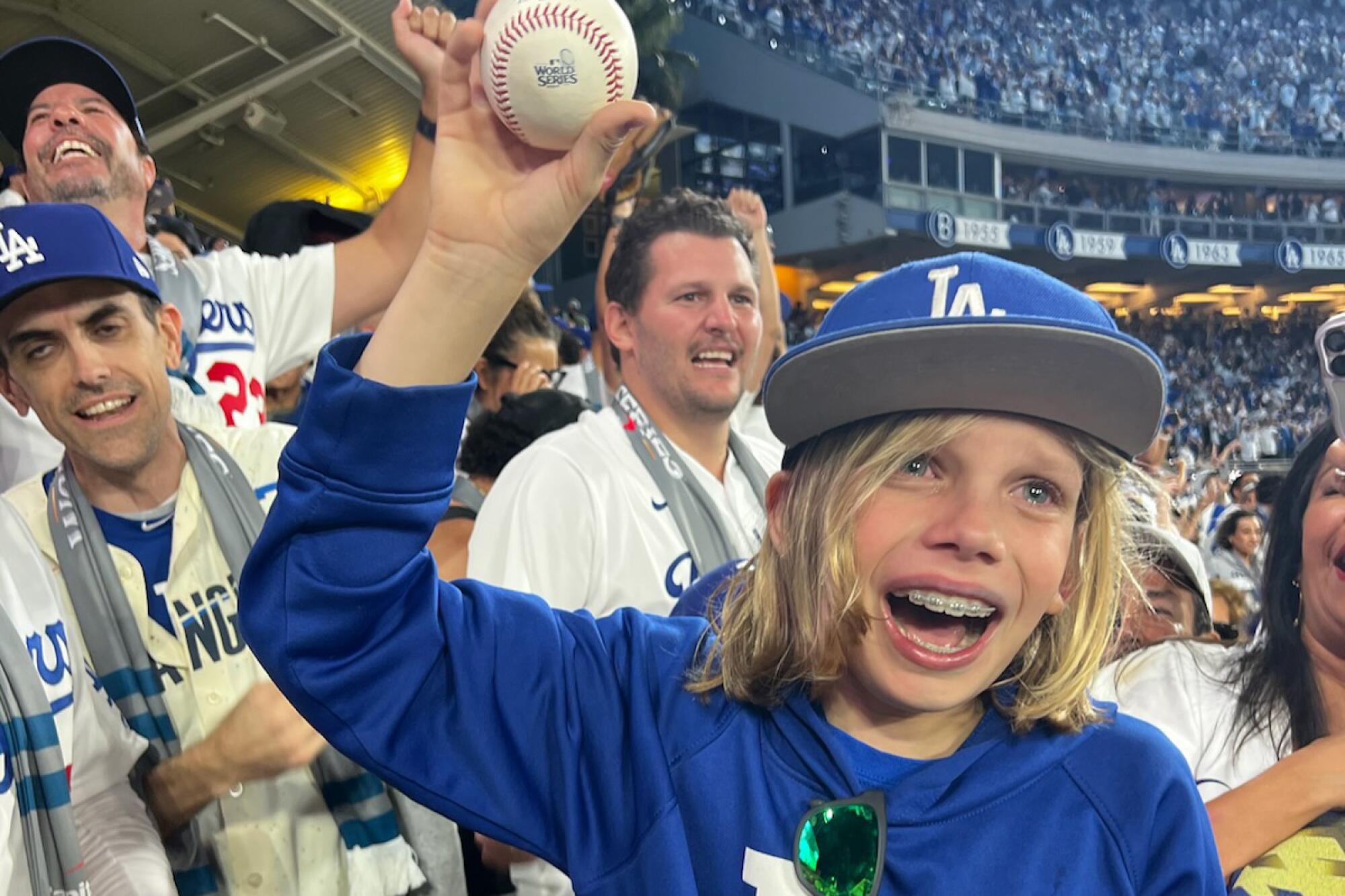 Fifth-grade Dodgers fan caught Freddie Freeman's walk-off grand slam ...