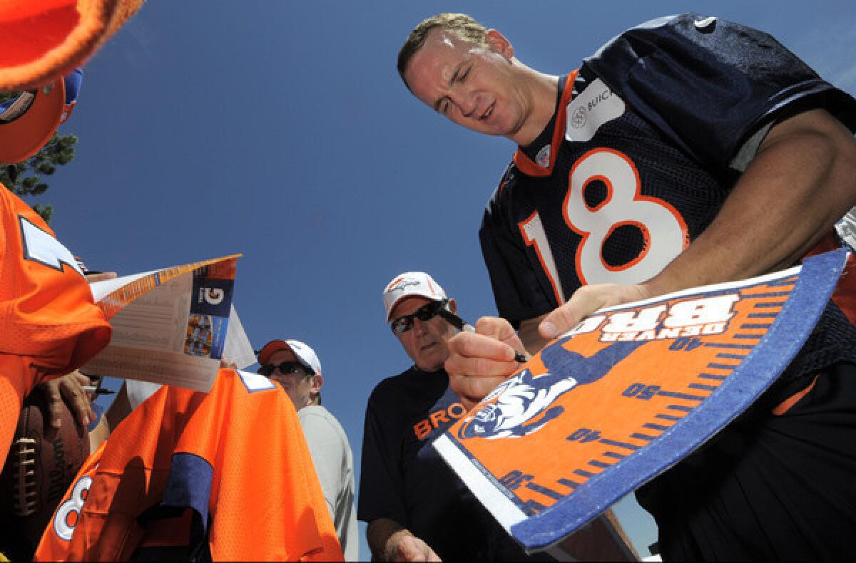 Broncos quarterback Peyton Manning, who seems to always find time to sign autographs, recognizes retiring NFL veterans by sending them a handwritten note.