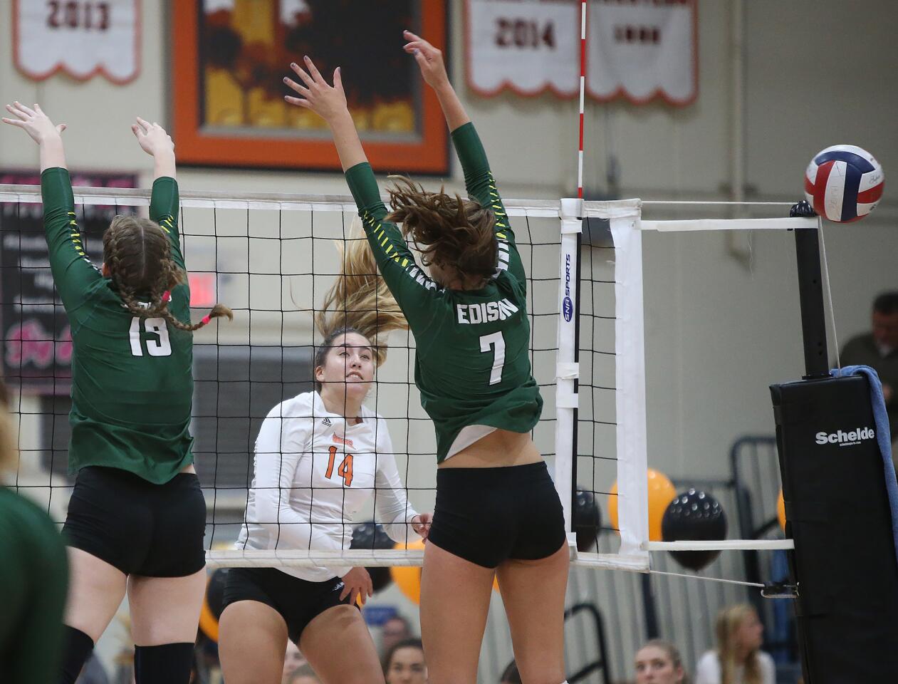 Photo Gallery: Edison vs. Huntington Beach in girls’ volleyball