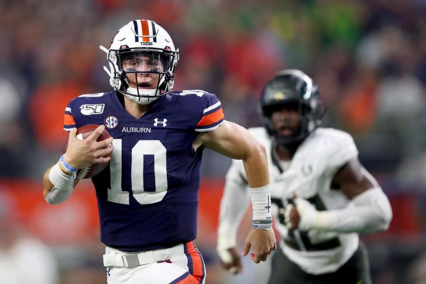 ARLINGTON, TEXAS - AUGUST 31: Bo Nix #10 of the Auburn Tigers carries the ball against the Oregon Ducks in the second quarter during the Advocare Classic at AT&T Stadium on August 31, 2019 in Arlington, Texas. (Photo by Tom Pennington/Getty Images) ** OUTS - ELSENT, FPG, CM - OUTS * NM, PH, VA if sourced by CT, LA or MoD **