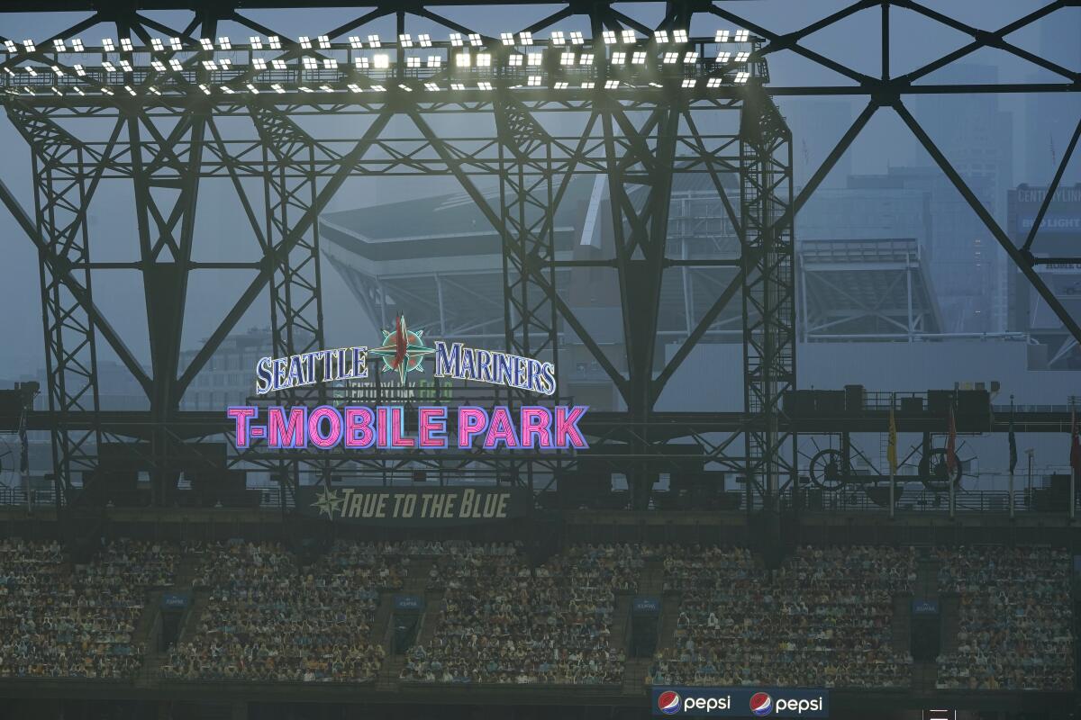 MLB postpones Nationals-Diamondbacks game because of smoke