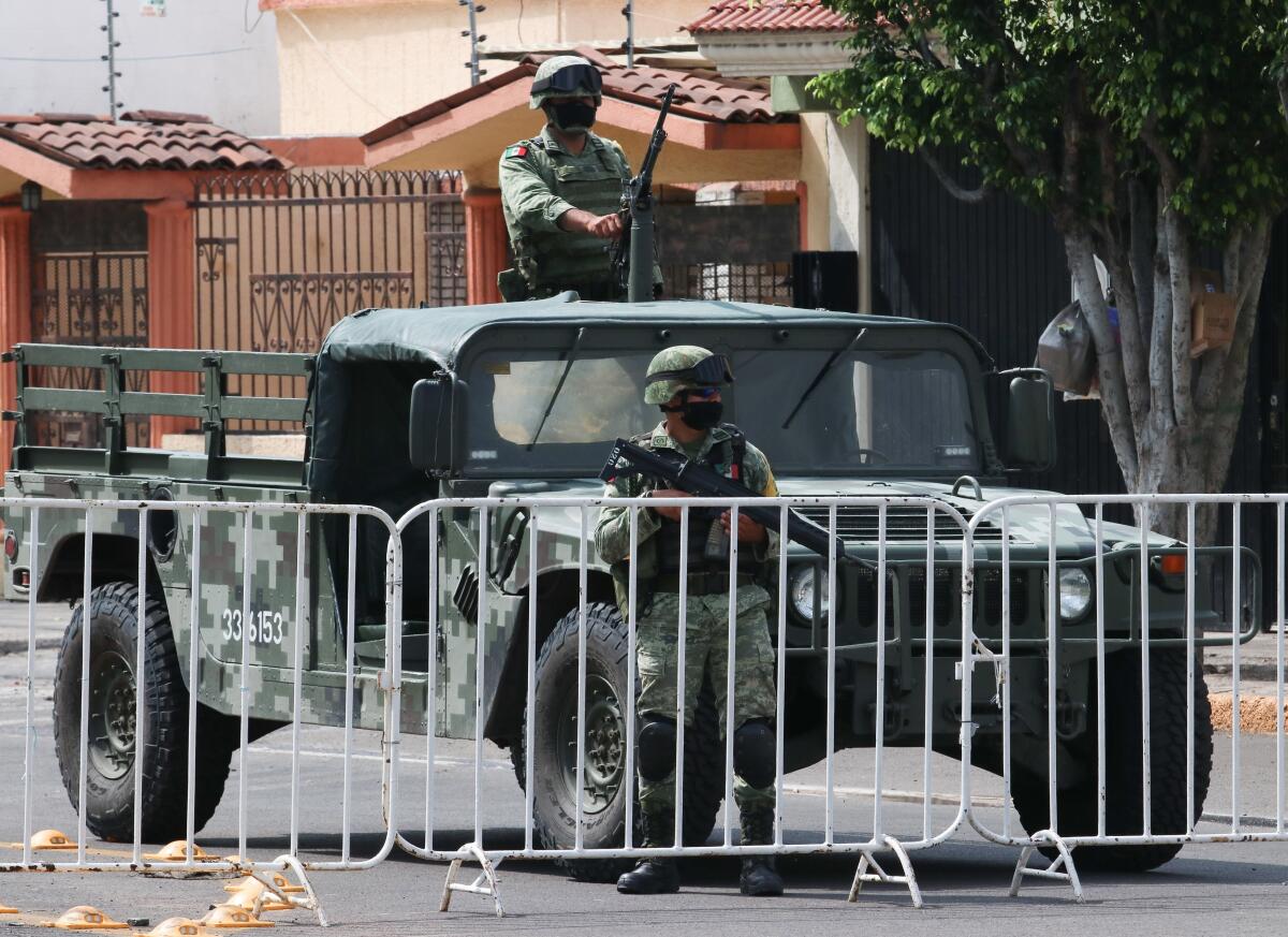 Presuntos sicarios atacan con mina terrestre a Ejército en oeste de México