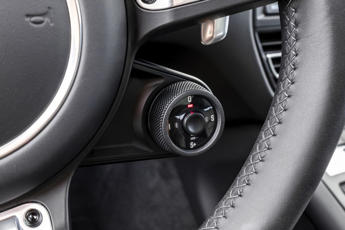 A mini dial in the lower right spoke of the steering wheel is convenient to select performance modes of sport, sport-plus or individual.