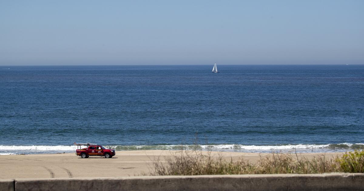 Large sewage spill closes two L.A. County seashores