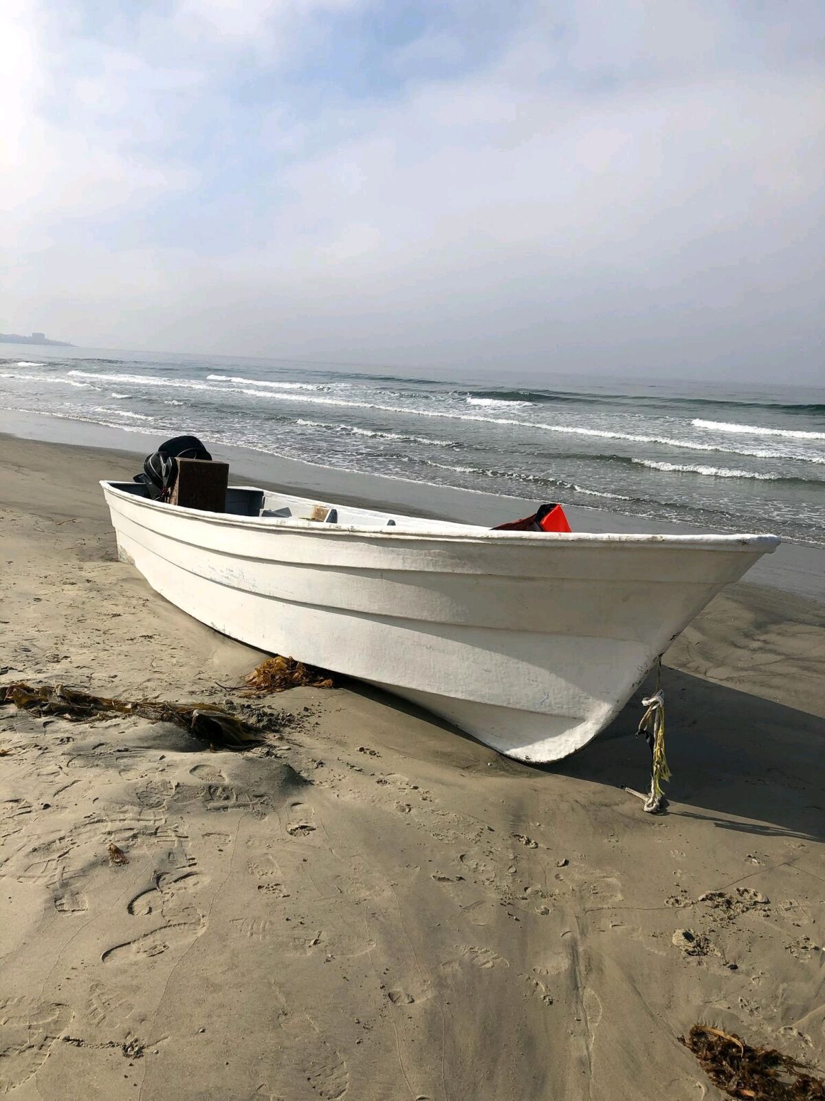 Six people were arrested early Wednesday morning after a suspected smuggling boat was beached on San Diego's Black’s Beach. The migrants tried to escape by climbing the cliffs near Torrey Pines, according to San Diego lifeguards and Border Patrol.