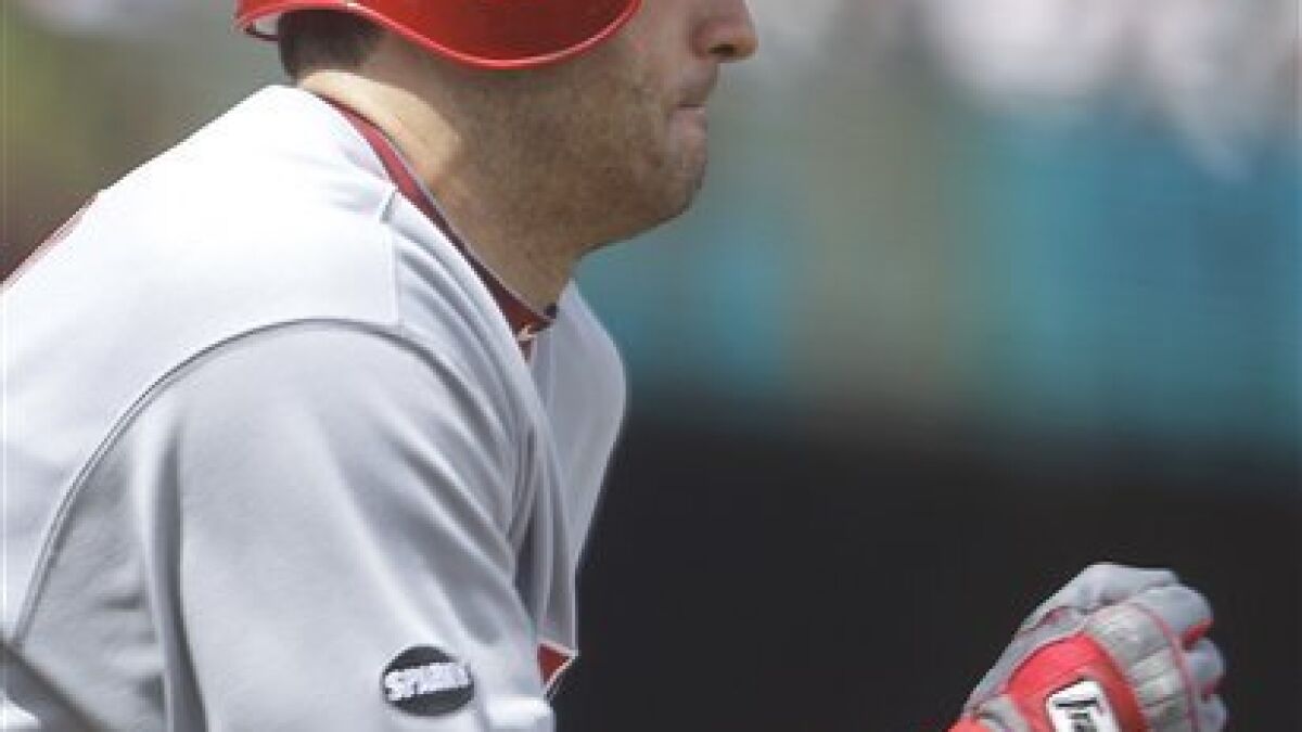 Reds' Jay Bruce, Joey Votto working on bunting this spring