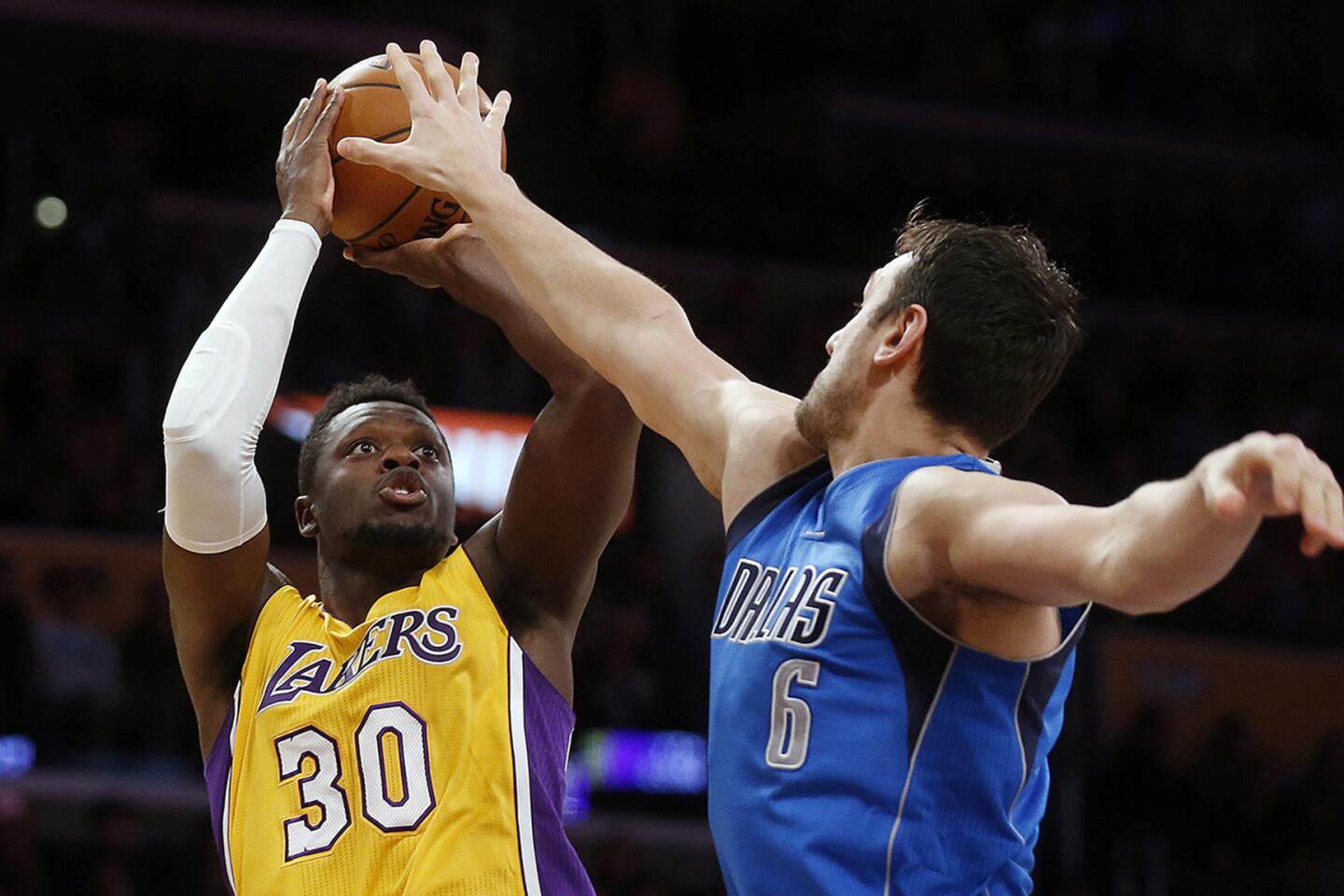 Lakers blow another double-digit lead to lose 14th in 16 games - Los  Angeles Times