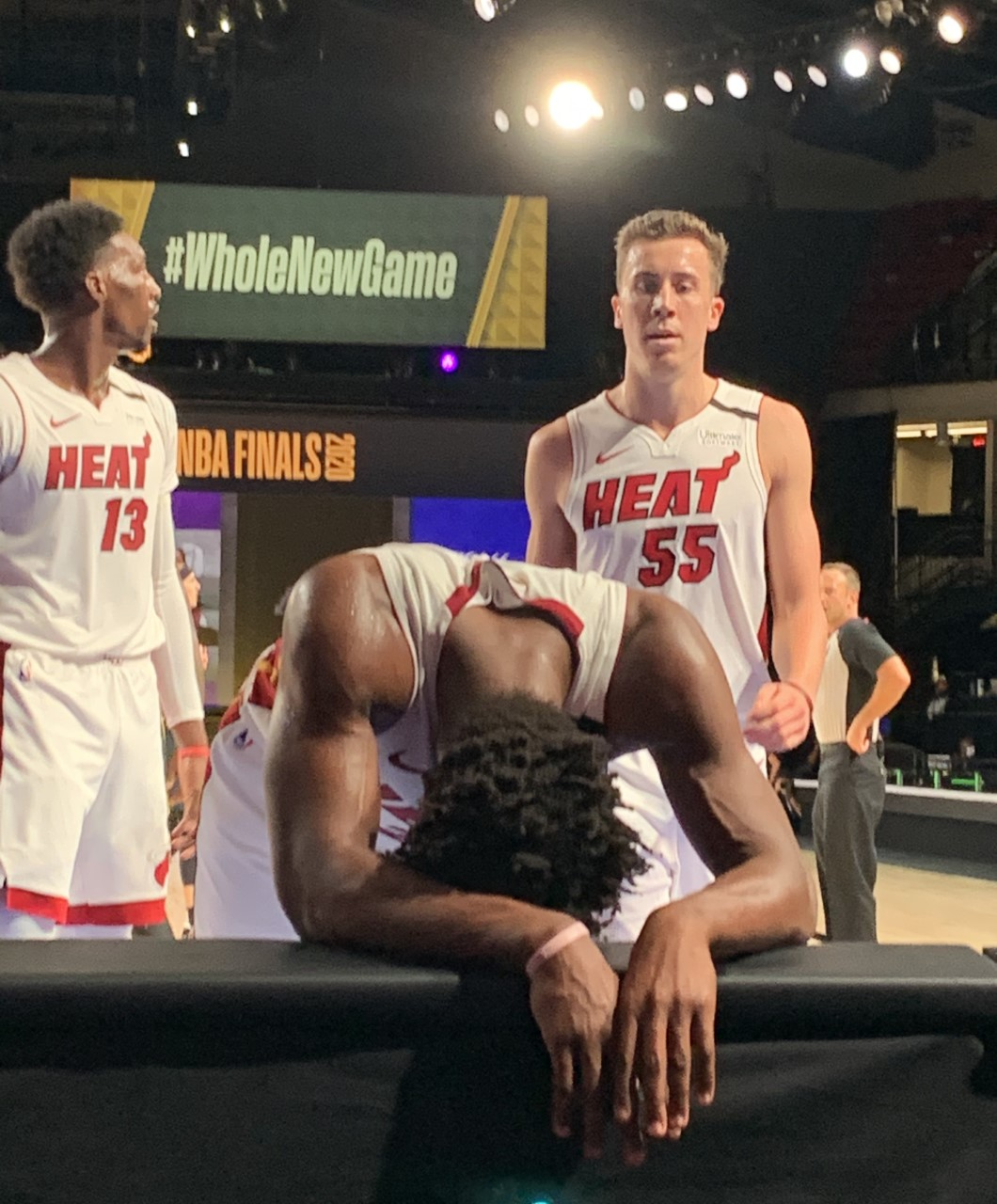 Beaten Up Jimmy Butler Refuses To Back Down To Lakers Los Angeles Times