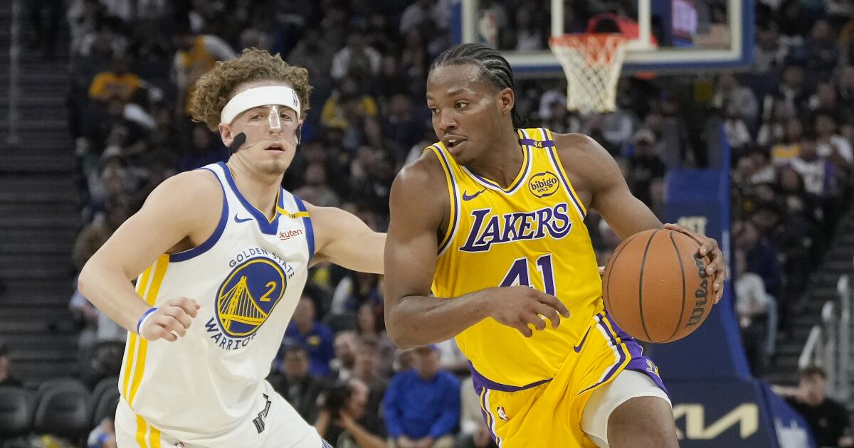 Lakers Quincy Olivari ile çift yönlü sözleşme imzaladı, Colin Castleton'dan feragat etti