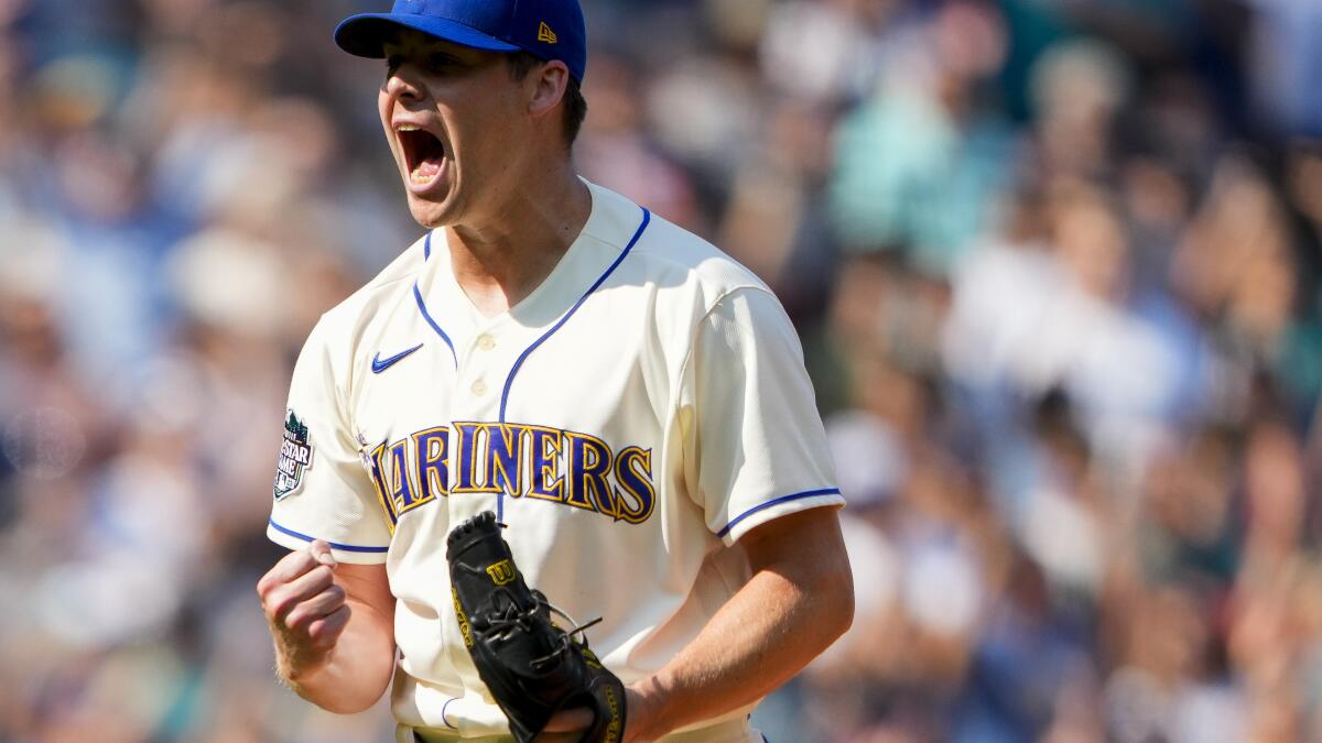 Luis Castillo stars as Mariners beat Royals 3-2 to grab sole possession of  AL West lead