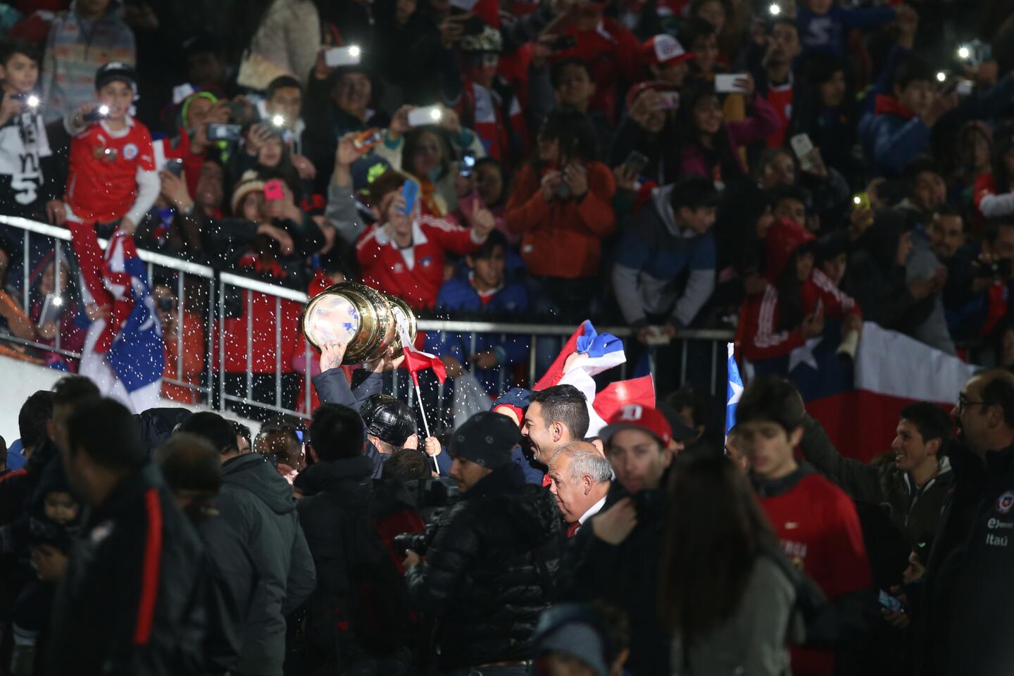 Chile festeja en casa