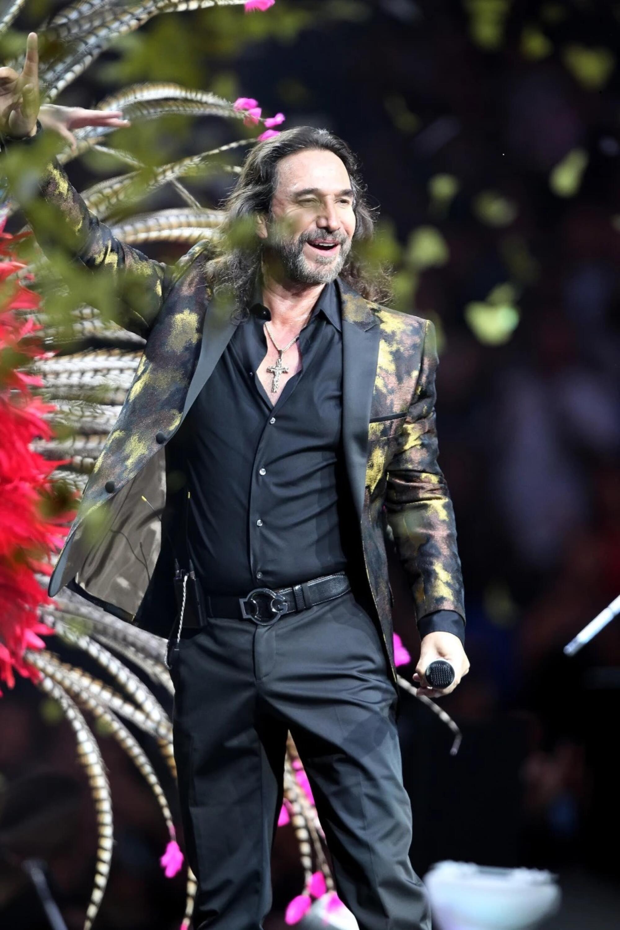 Marco Antonio Solis durante el concierto 