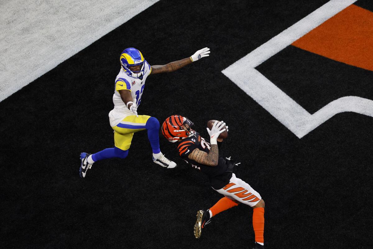 Cincinnati Bengals free safety Jessie Bates (30) catches an interception 