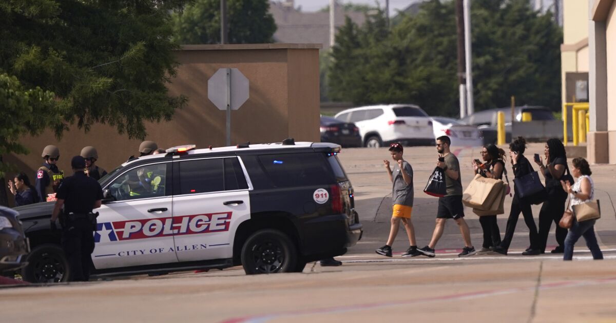 Cop gunned down shooter who killed 8 near Dallas, police say