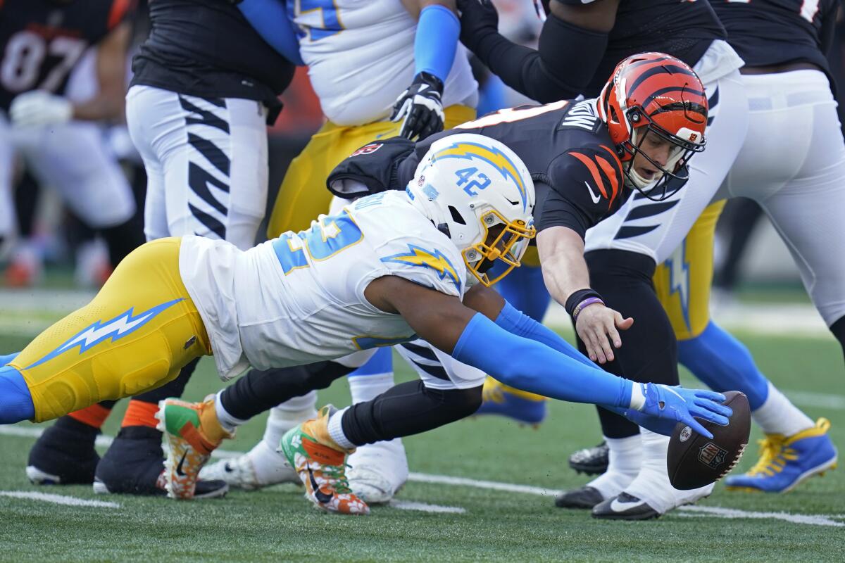 Chargers' Uchenna Nwosu recovers a fumble by  Bengals quarterback Joe Burrow (9).