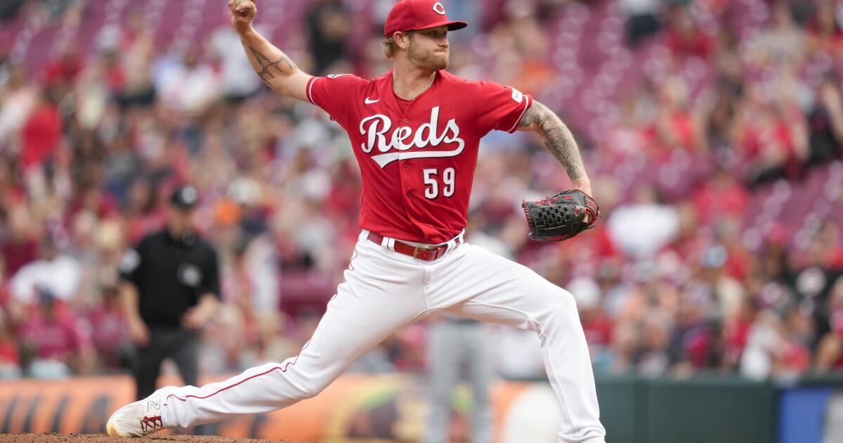 Photo: St. Louis Cardinals Brendan Donovan Hops Over Cincinnati