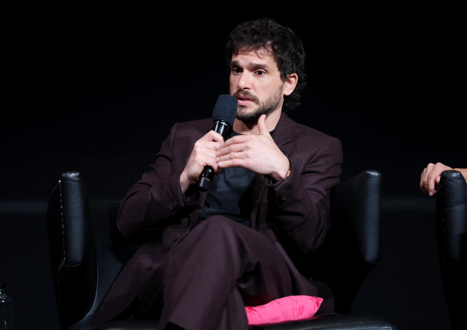 Kit Harington defends role in ‘Harry Potter’ series amid backlash Kit Harington defends role in ‘Harry Potter’ series amid backlash