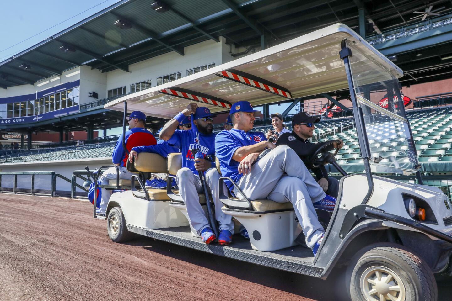 ct-cubs-arrive-at-spring-training-photos-062