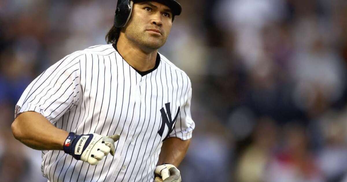 Johnny Damon picks out his favorite World Series ring