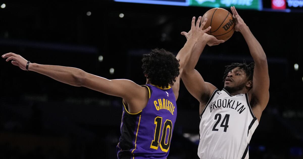 Lakers look lost in second half of blowout loss to Nets