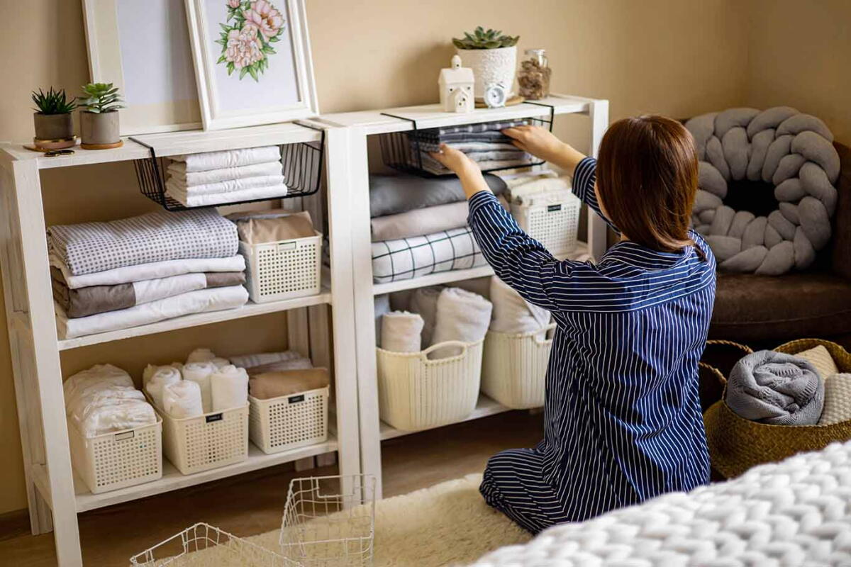 How to Dress Up Guest Bedroom Open Shelves: Stylish & Simple Tips