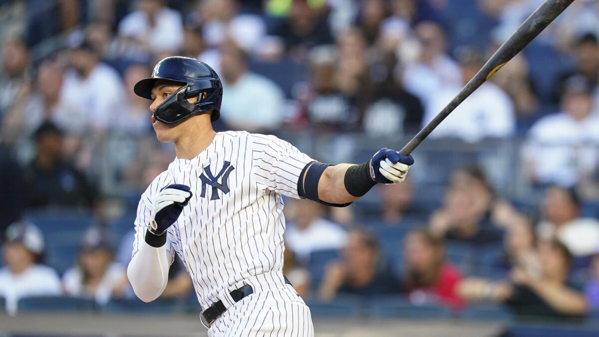 Aaron Judge blasts 43rd home run, Yankees first team to 70 wins in victory  over Mariners