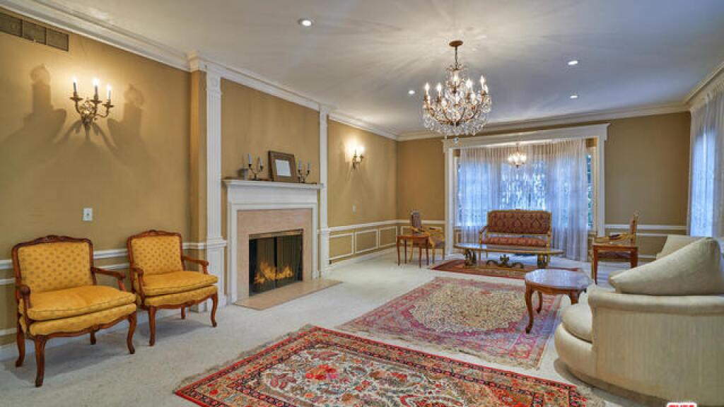 TV mom Donna Reed's onetime Beverly Hills home sells - Los Angeles Times