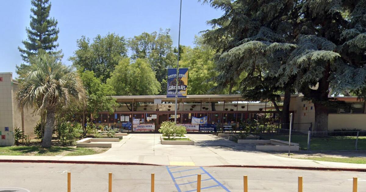 La police a répondu aux informations faisant état d’une fusillade près du collège Sepulveda