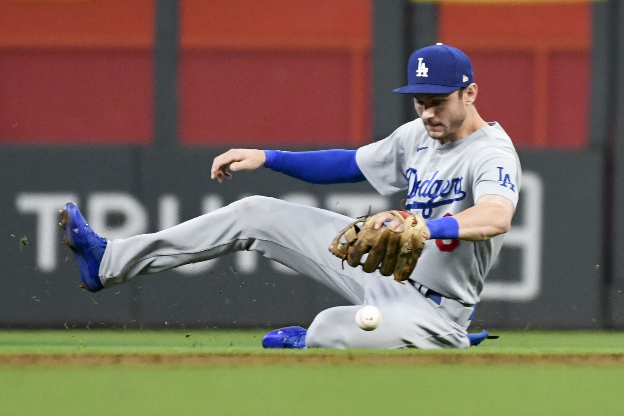 Dodgers second baseman Trea Turner can't handle a single hit by Braves' Travis d'Arnaud.