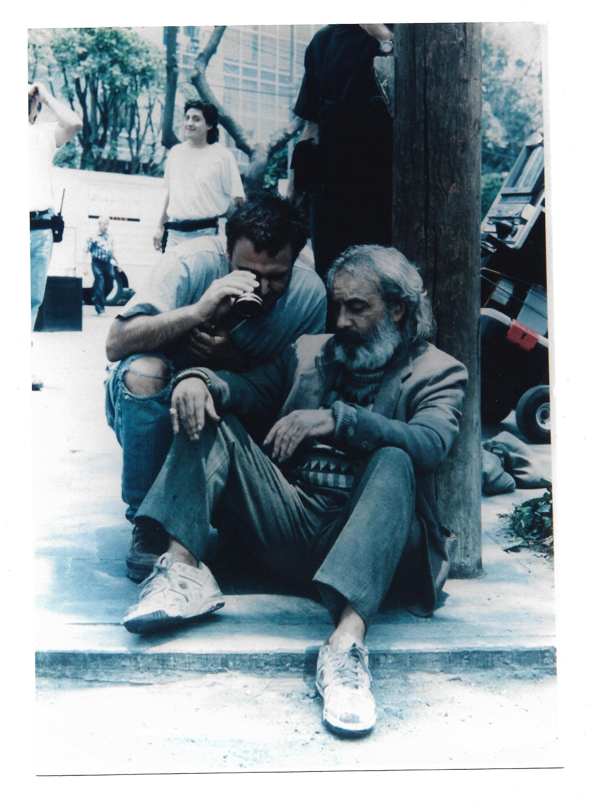 Director Alejandro González Iñárritu lines up a shot with actor Emilio Echevarria for 'Amores Perros.'