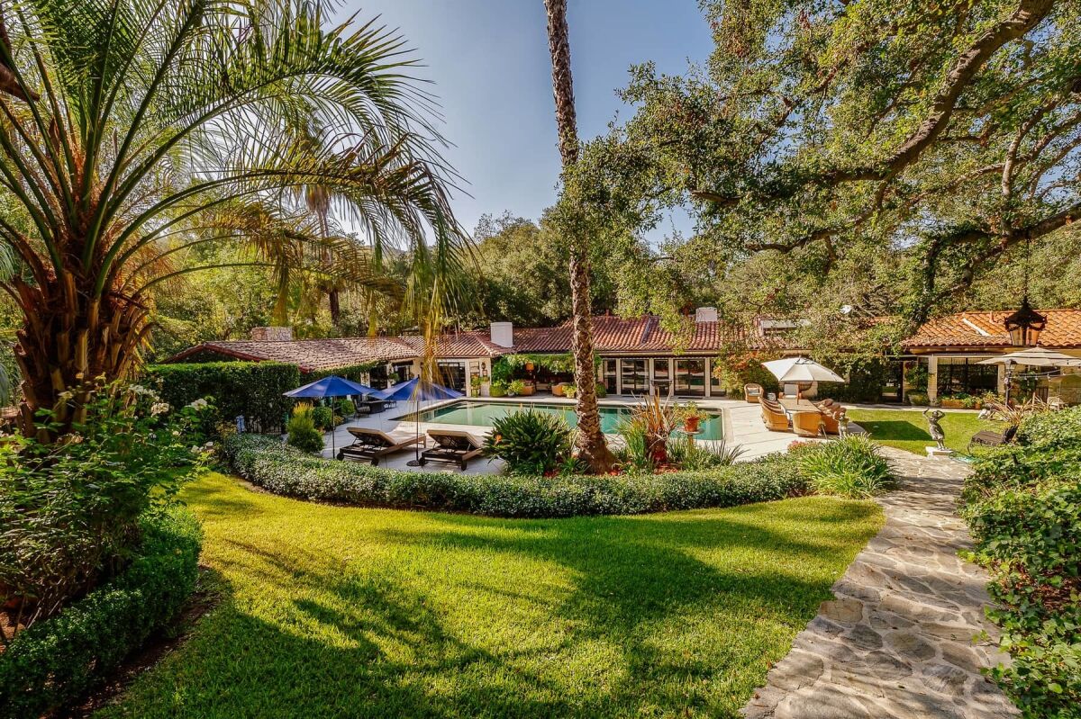 The Fryman Canyon home was once owned by Tom Green and Drew Barrymore. 