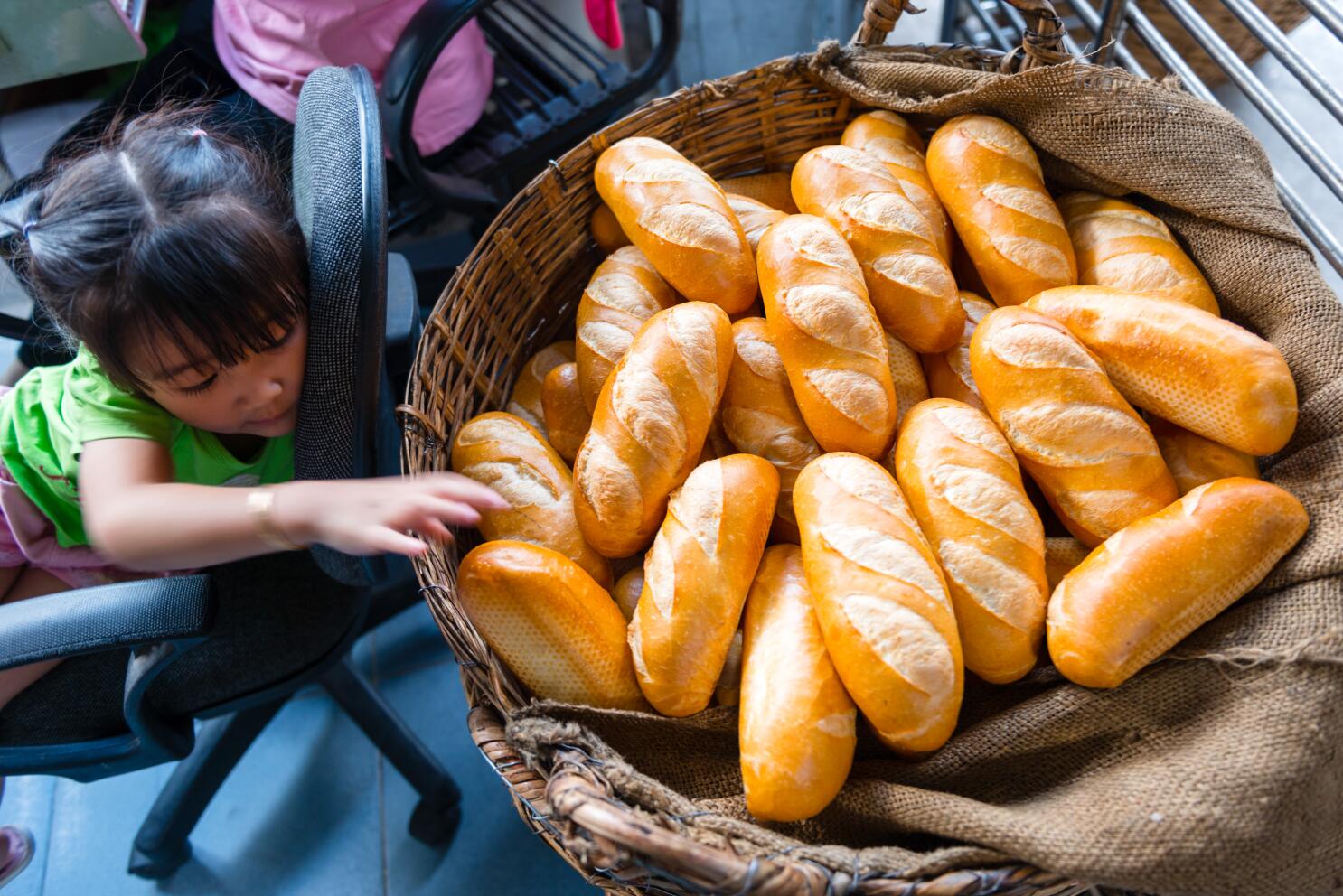 Saigon Vietnam Jan 2019 Bread Process Using Flour Mixing Machine – Stock  Editorial Photo © phuongphoto #237165580