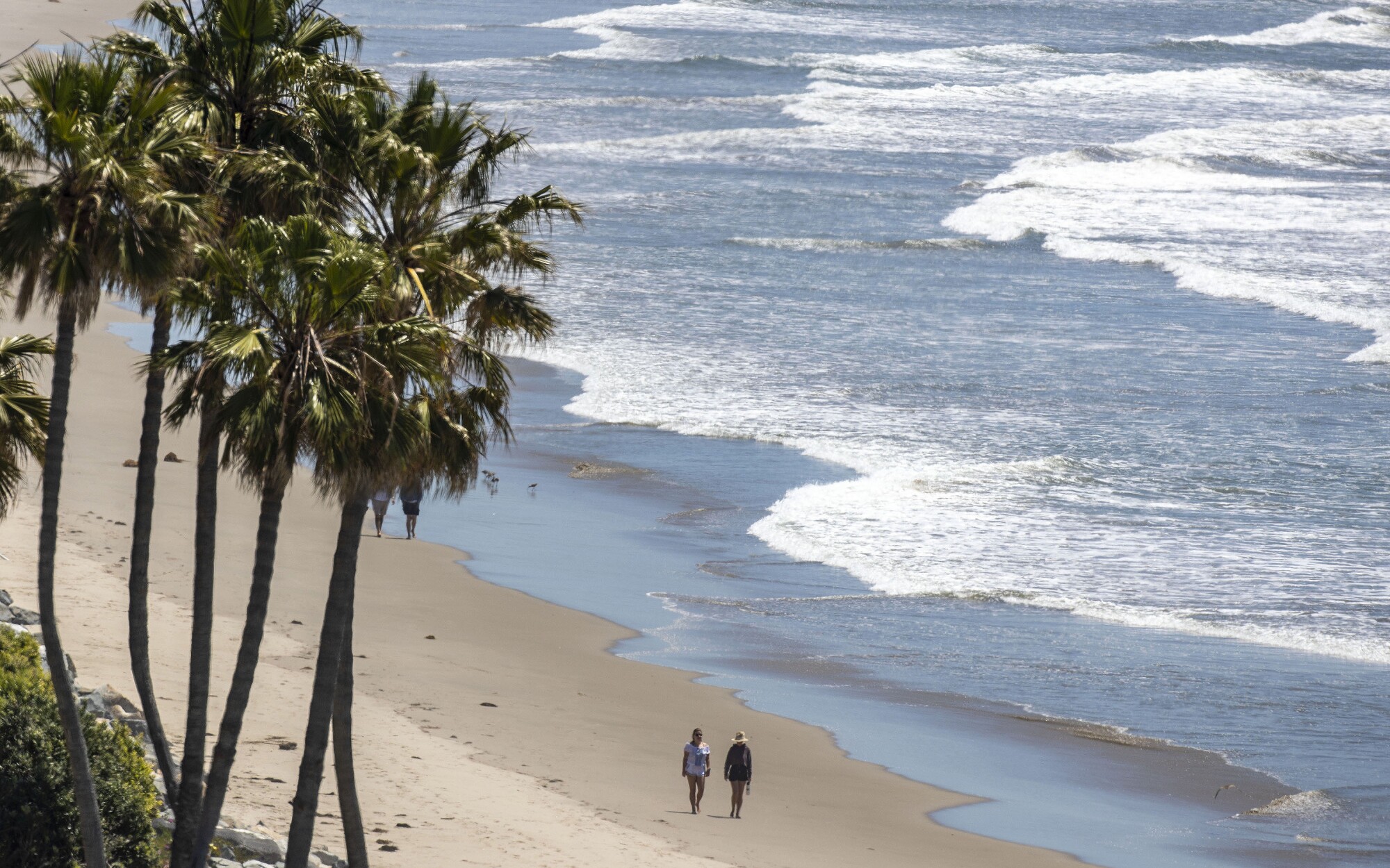 Photos As Heat Wave Hits L A County Beaches Still Closed Los
